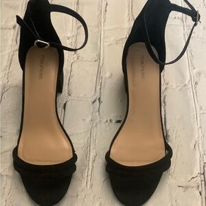 Maurice’s block heel faux suede sandal ankle strap 9